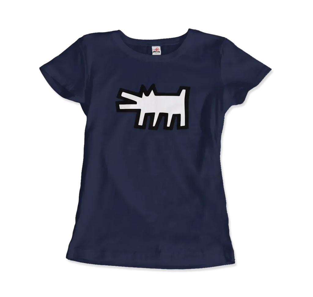 Das Art-O-Rama Shop T-Shirt "The Barking Dog Icon, 1990" in Marineblau zeigt einen fetten, grafischen weißen Hund mit einem schwarzen Umriss in der Mitte, inspiriert von verspielter, cartoonhafter Kunst.