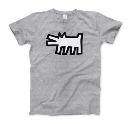 Das Barking Dog Icon, 1990 T-Shirt von Art-O-Rama Shop in hellgrau zeigt eine auffällige, schwarz umrandete Cartoon-Hundegrafik in Weiß, die auf der Vorderseite zentriert ist und für einen auffälligen Street-Art-Appeal sorgt.