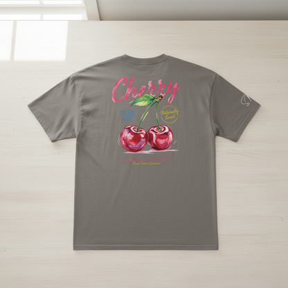 Graues oversized bio-t-shirt cherry summer mit aquarell-kirschmotiv und pinkem cherry-schriftzug von summer fruit society