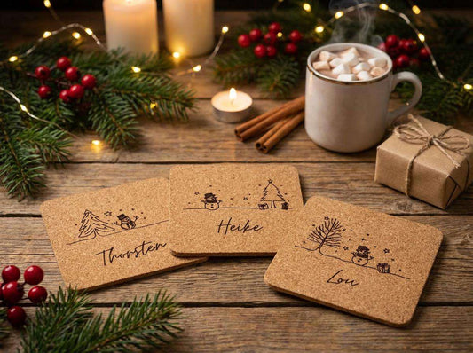 Personalisierter Kork Untersetzer, eckig, Weihnachten mit Namen Wichtelgeschenk & Tischdeko 6 Designs, Graviertes Weihnachtsgeschenk Set - flyliving