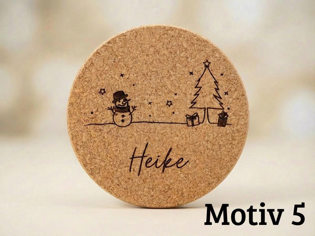 Personalisierter Kork Untersetzer Weihnachten mit Namen Wichtelgeschenk & Tischdeko 6 versch. Designs, Graviertes Weihnachtsgeschenk Set - flyliving