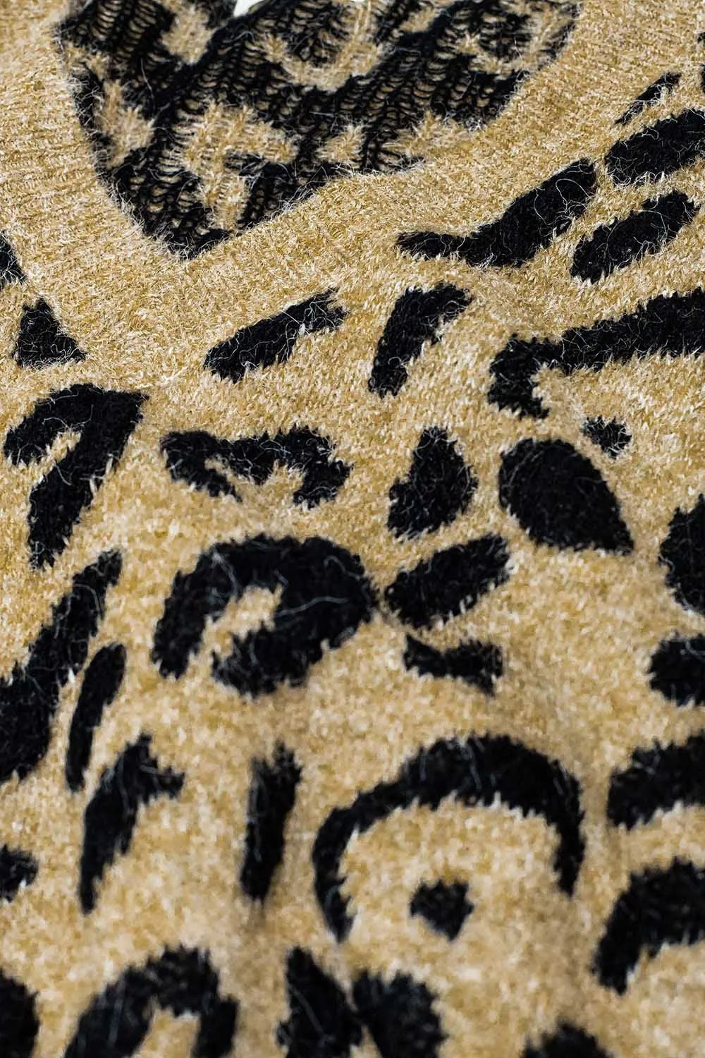 V-Neck Sweater mit Leoparden Print