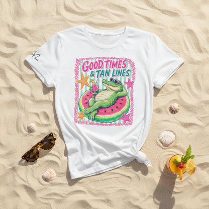 Weiße baumwoll-t-shirt mit lebendigem grünen alligator auf wassermelonenstück und text good times & tan lines