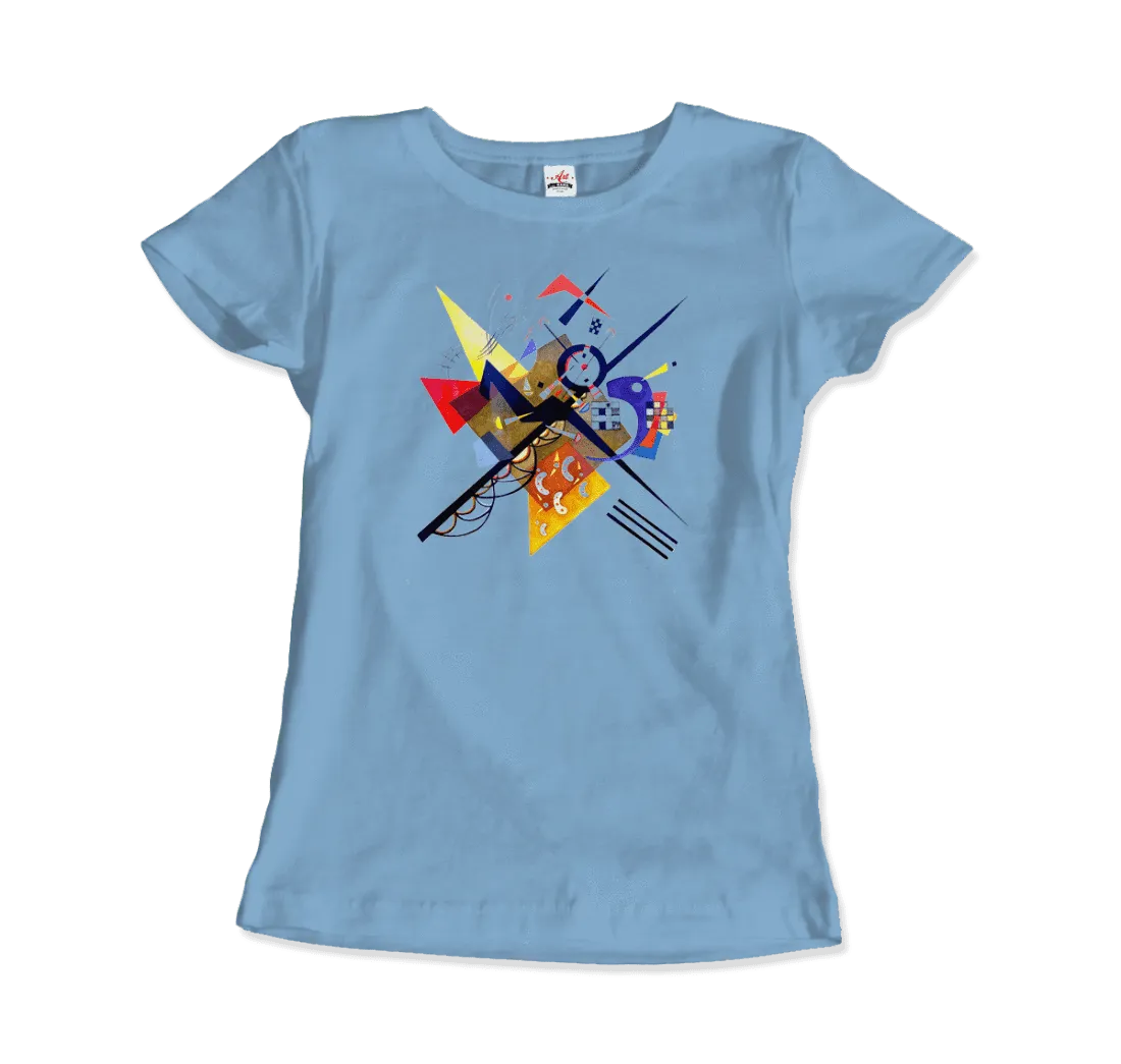 Hellblaues T-Shirt für Frauen Wassily Kandinsky auf Weiß II, 1923 von Art-O-Rama Shop. Abstraktes geometrisches Design mit bunten Formen, Linien und Mustern in Rot, Gelb, Blau und Schwarz auf der vorderen Mitte.