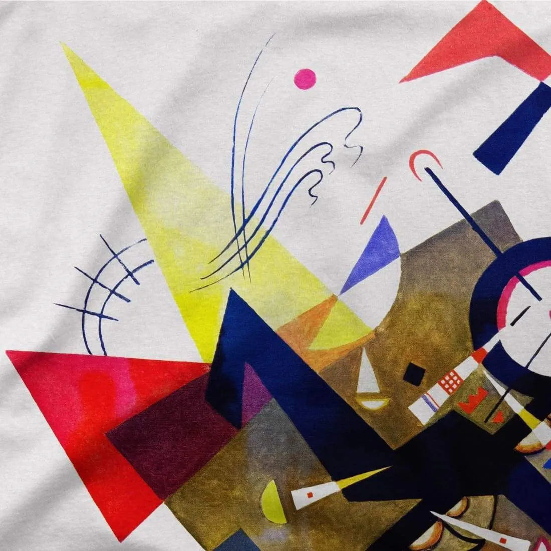 Das T-Shirt Wassily Kandinsky auf Weiß II, 1923 von Art-O-Rama Shop zeigt abstrakte, vom Bauhaus inspirierte geometrische Formen - sich überlagernde Dreiecke, Rechtecke und Kreise in Rot, Gelb, Blau und Schwarz auf hellem Hintergrund.