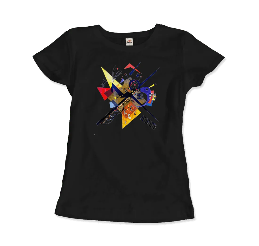 Das Art-O-Rama Shop T-Shirt "Wassily Kandinsky auf Weiß II, 1923" ist ein schwarzes, kurzärmeliges T-Shirt mit einem abstrakten, geometrischen Frontdesign aus gelben, roten, blauen und orangen Dreiecken, Kreisen und Linien.